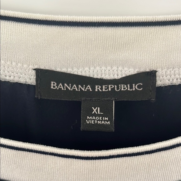 Banana Republic Blue Short Sleeve Relaxed Blouse with White Piping - Picture 2 of 7